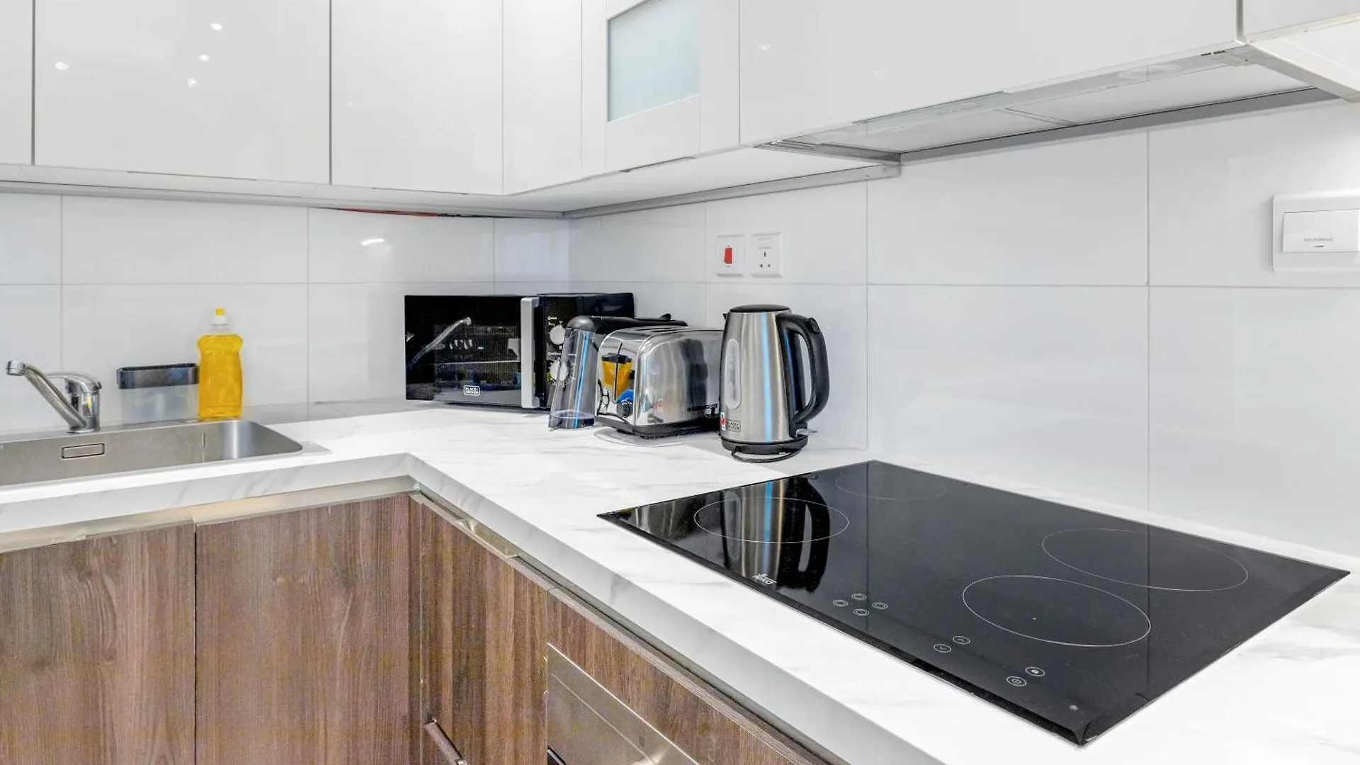 Stunning Apt In Jbr - Near Tram Dubai Apartment